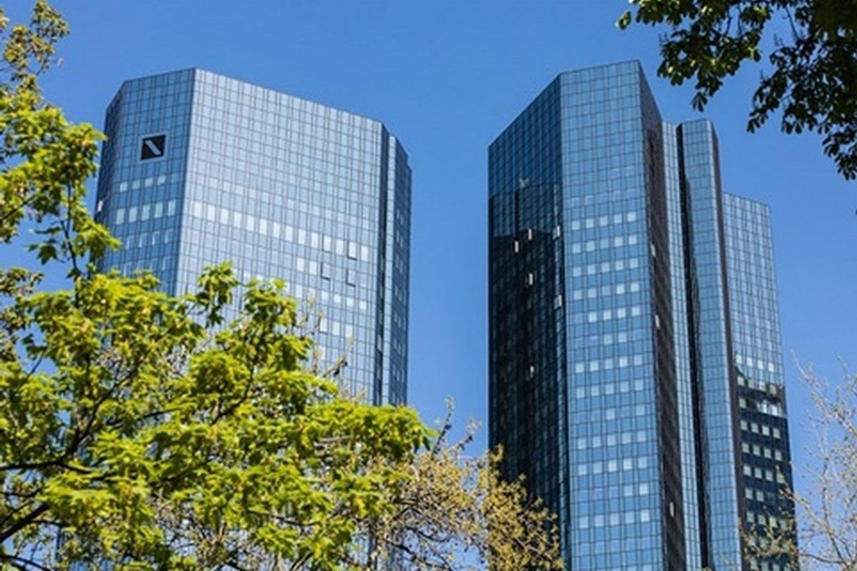 German Police Target Deutsche Bank (1)