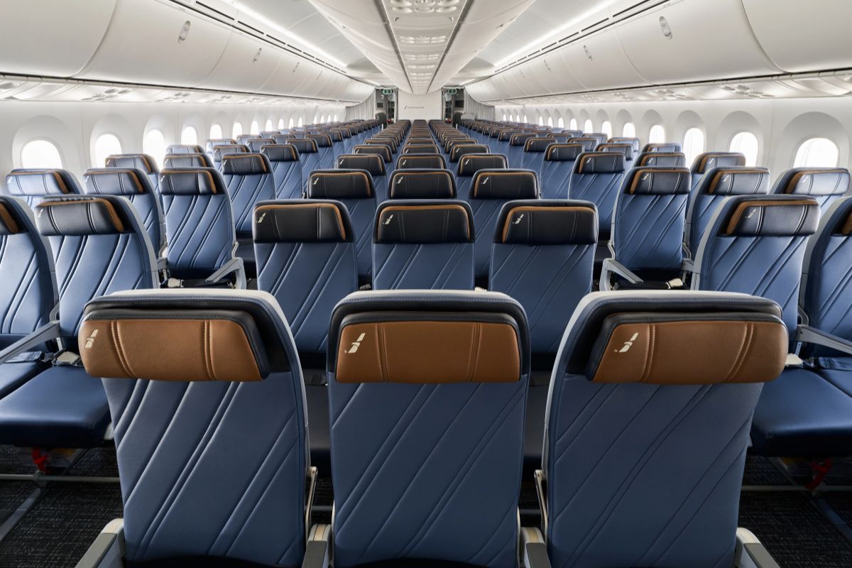 Hundreds of Flights Canceled at DFW (2)