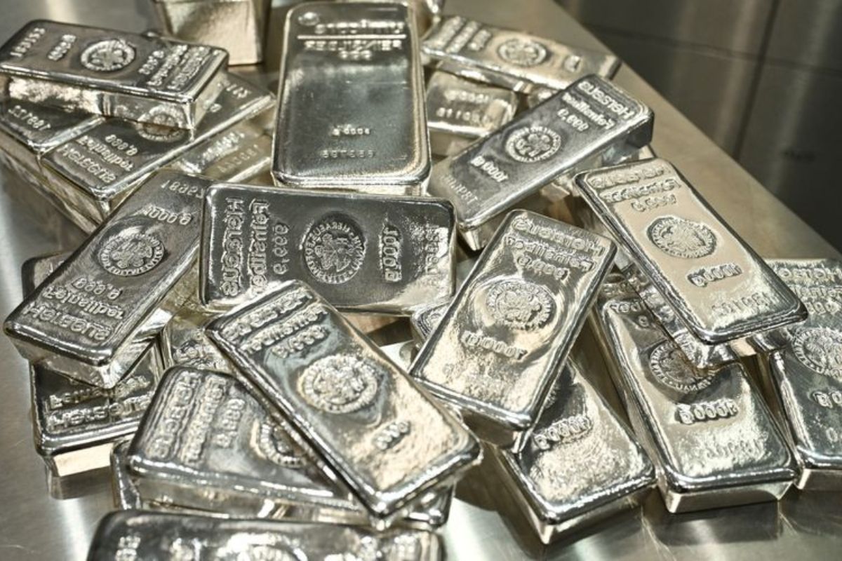 Silver Prices Crash After Record Highs (2)